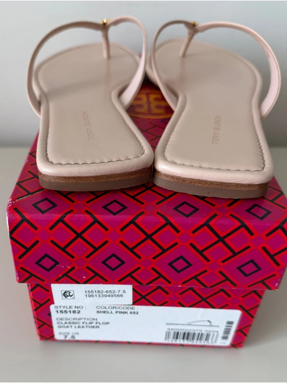Tory Burch Shell Pink Leather Thong Sandals Gold Logo - Picture 4 of 4